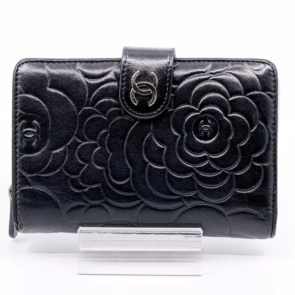 Chanel Camellia Compact Black Bi-fold wallet - Picture 3 of 11